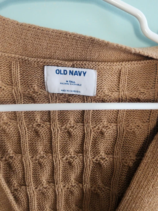 Old Navy Women's Cable Knit V-Neck Cardigan - Camel M TALL - Picture 3 of 3